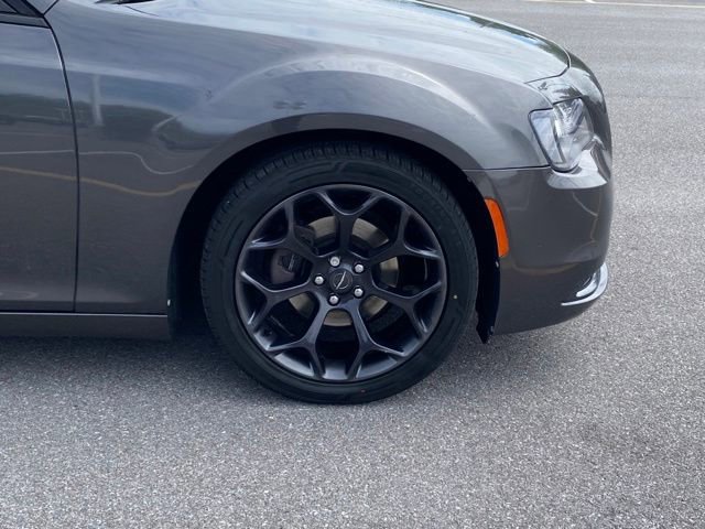 Used 2019 Chrysler 300 S RWD image 10