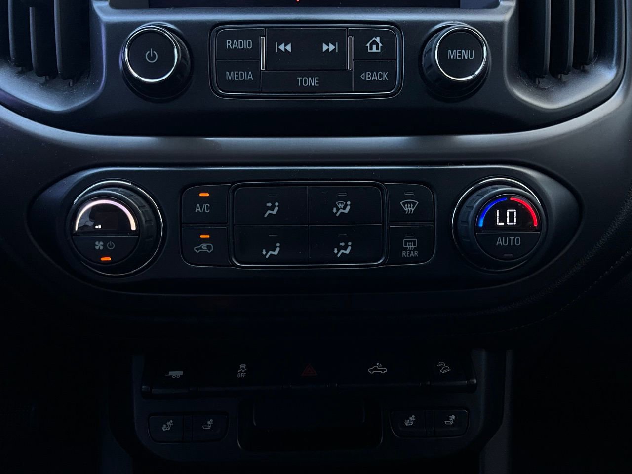 Used 2015 GMC Canyon SLE w/ All-Terrain Package image 28