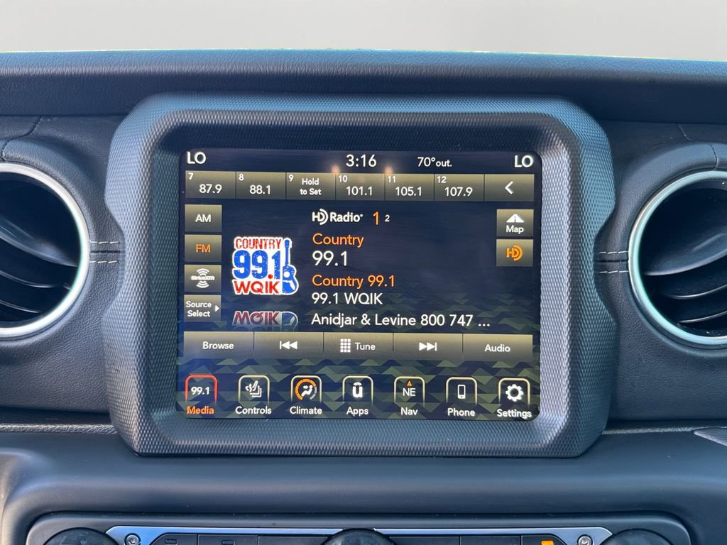 Used 2023 Jeep Wrangler Unlimited Sahara w/ Cold Weather Group AWD/4WD image 18