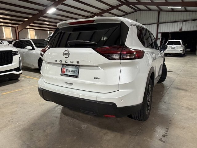 Used 2024 Nissan Rogue SV image 6