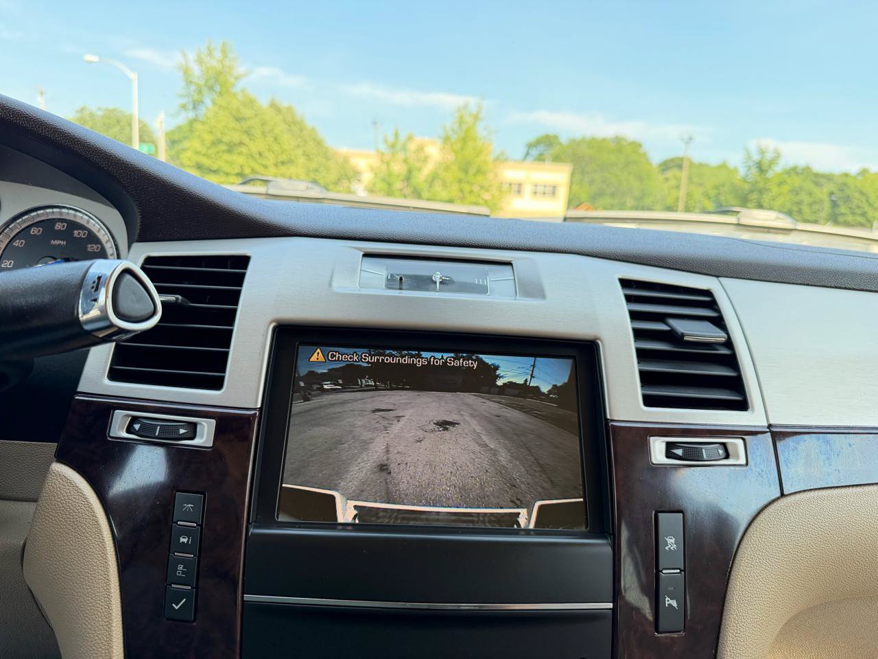 Used 2011 Cadillac Escalade EXT Luxury AWD/4WD image 15