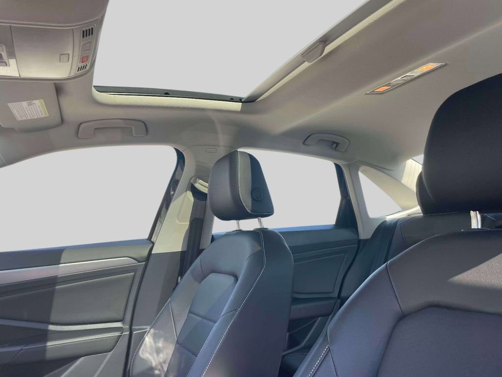 Used 2023 Volkswagen Jetta SE w/ Panoramic Sunroof Package image 20