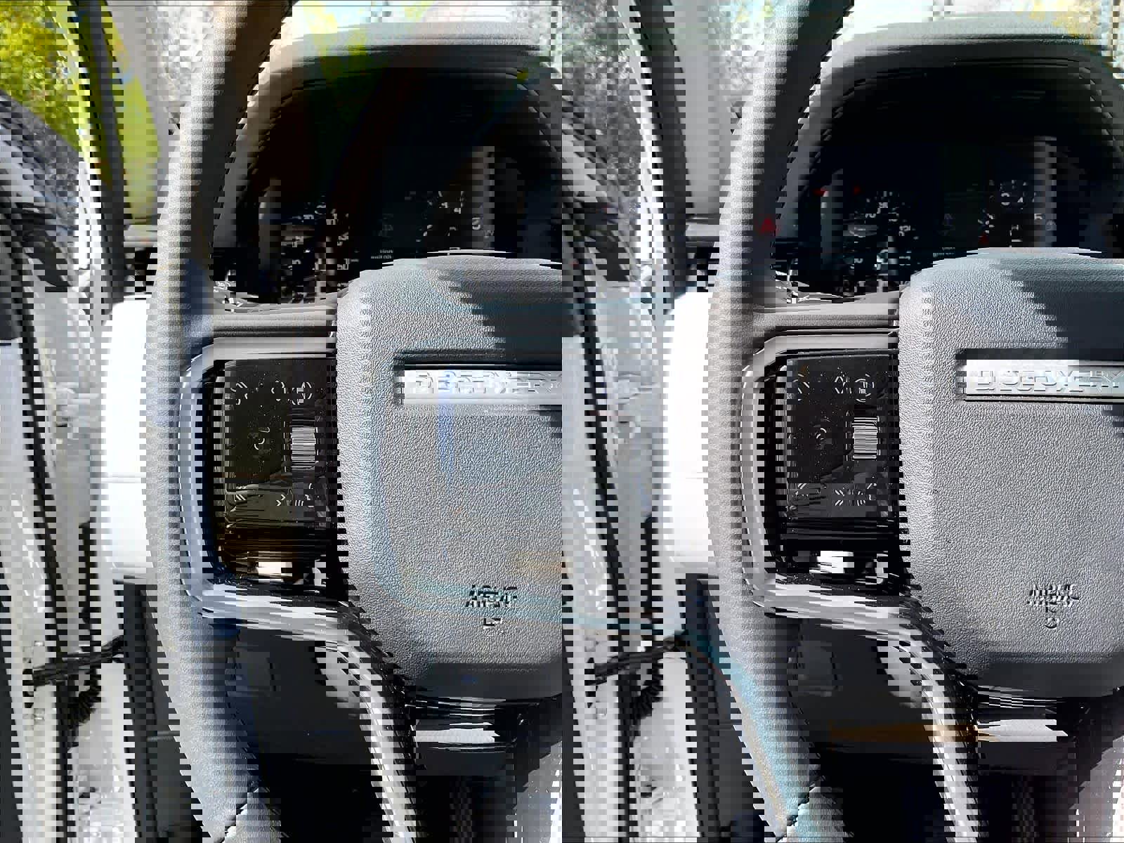 Used 2025 Land Rover Discovery Sport S image 19