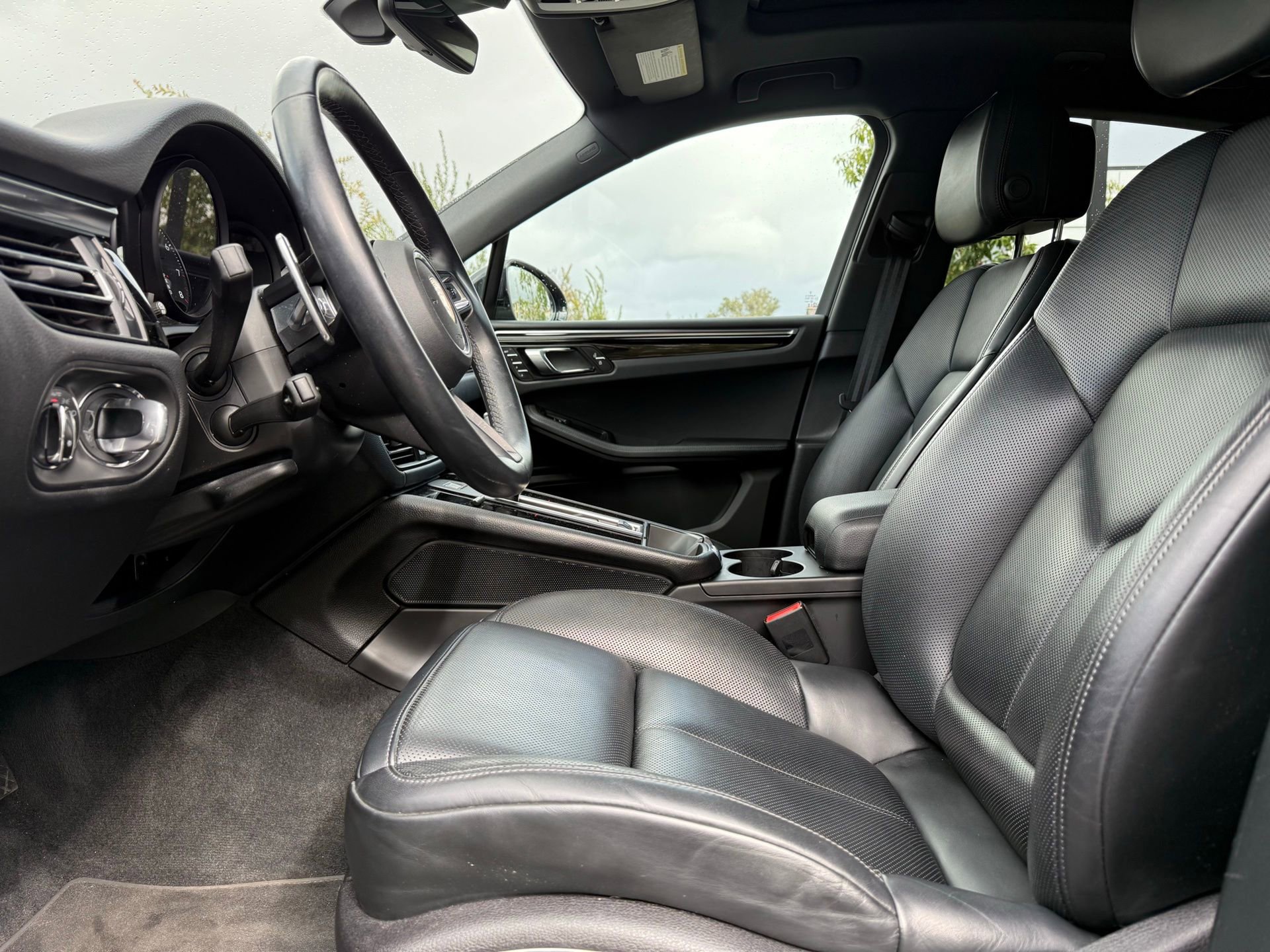 Certified 2024 Porsche Macan image 13