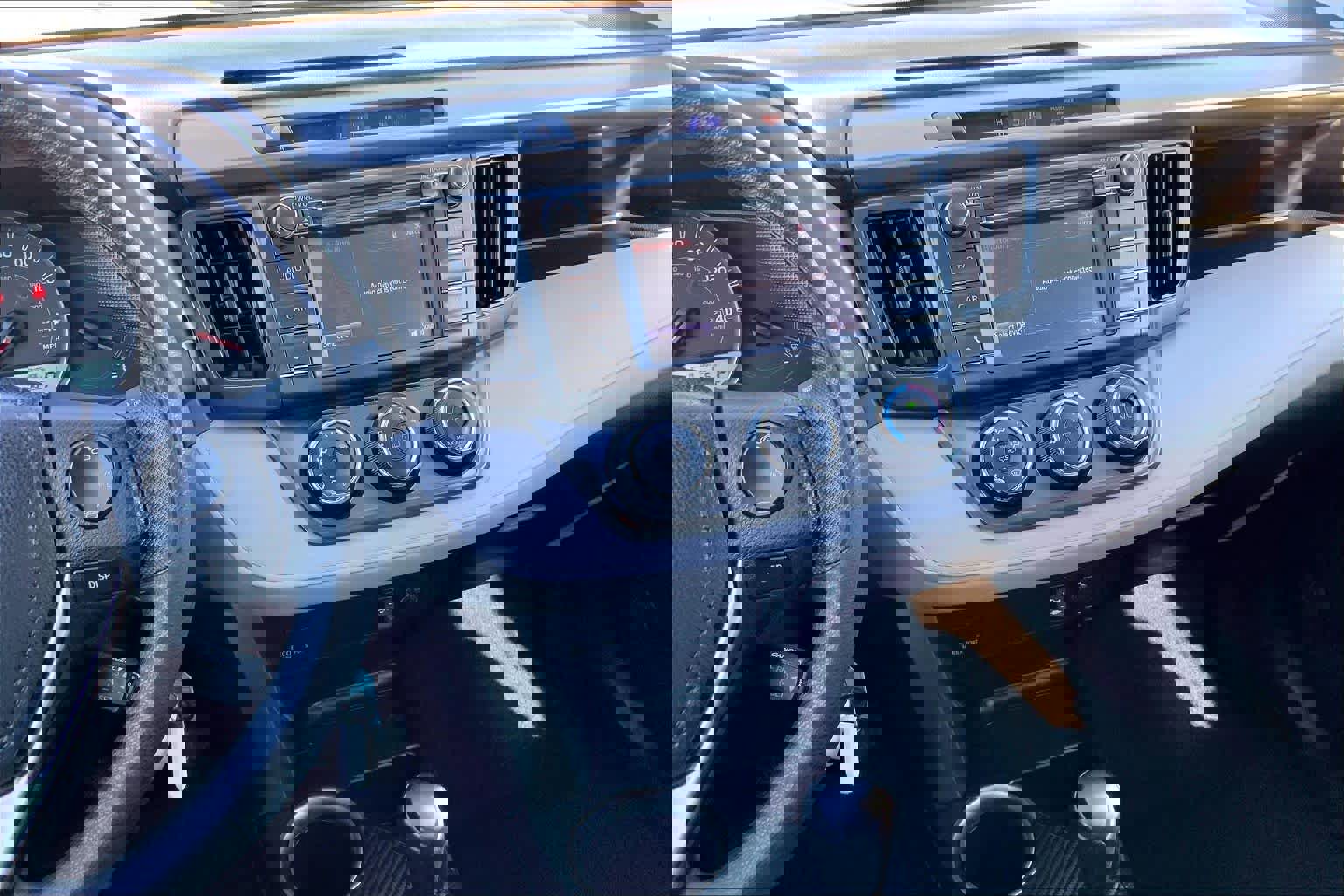 Used 2015 Toyota RAV4 LE image 5