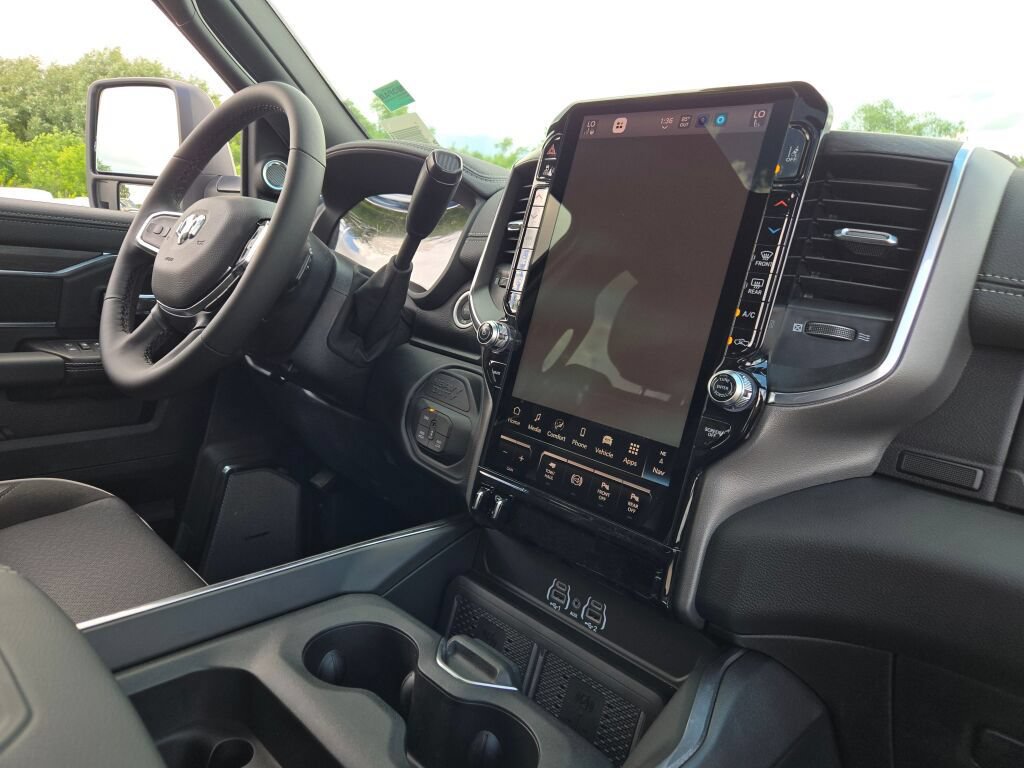 New 2026 RAM 2500 Laramie AWD/4WD image 12