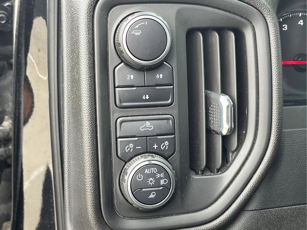 Used 2022 Chevrolet Silverado 2500 Custom w/ Custom Value Package image 25