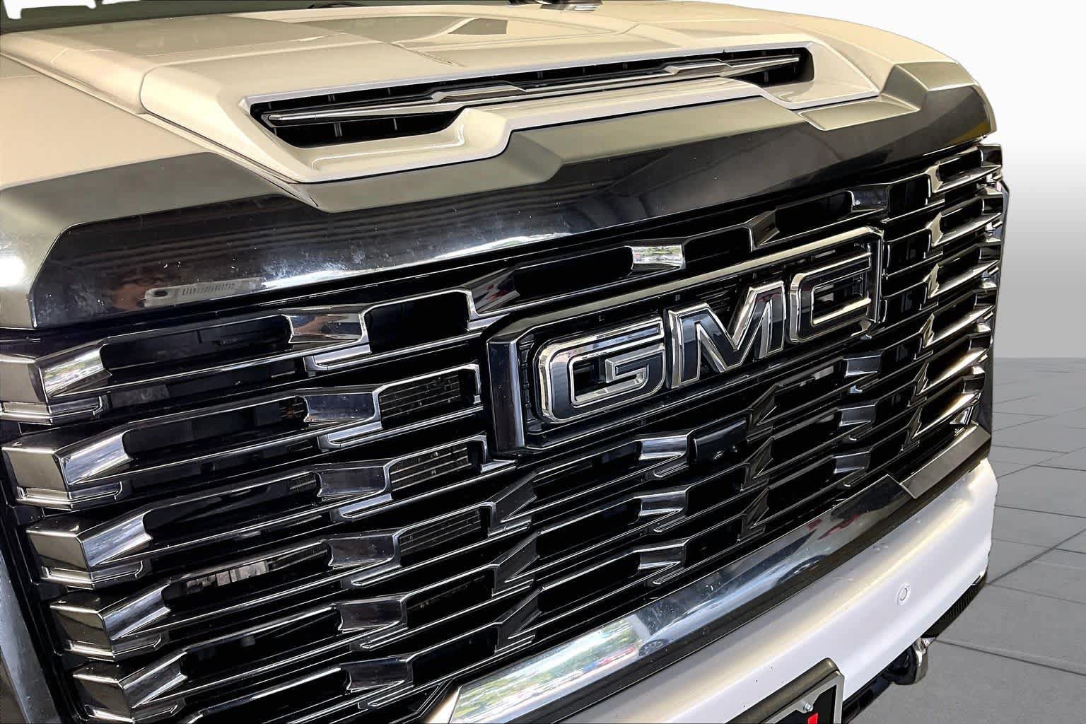 Certified 2024 GMC Sierra 3500 Denali Ultimate AWD/4WD image 29