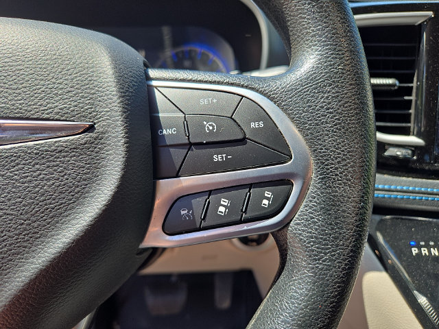 Used 2021 Chrysler Pacifica Touring AWD/4WD image 8