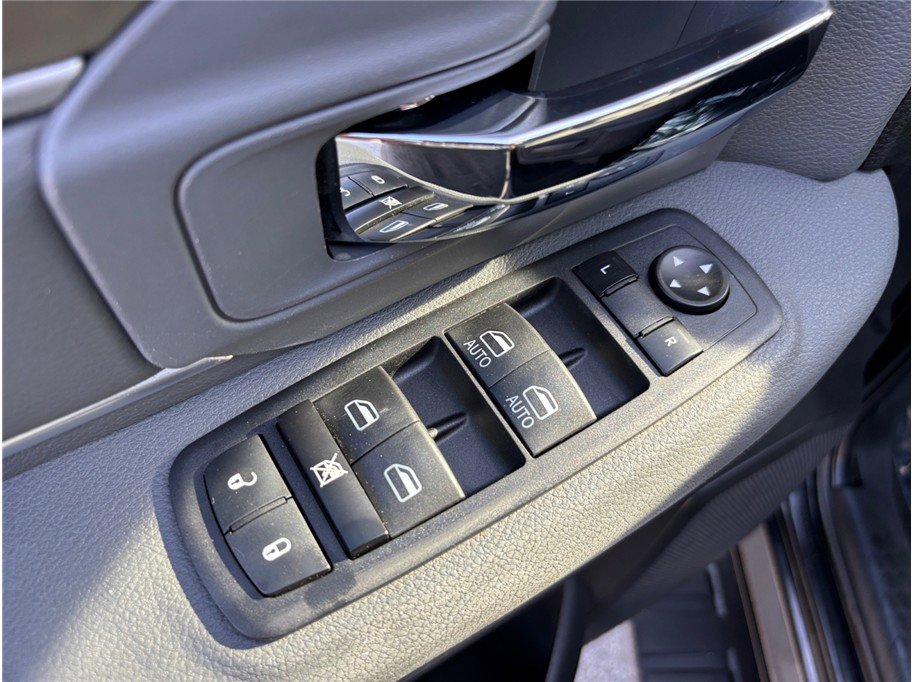 Used 2017 RAM 1500 Classic SLT image 18