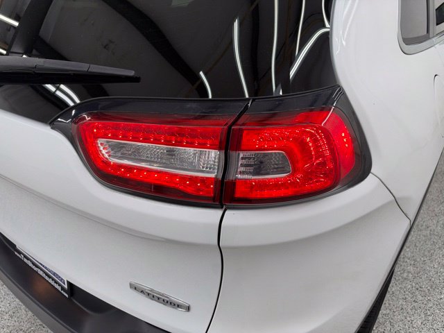 Used 2016 Jeep Cherokee Latitude w/ Safety/Convenience Group FWD image 8