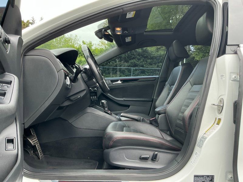 Used 2017 Volkswagen Jetta GLI FWD image 10
