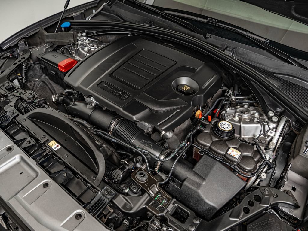 Certified 2025 Jaguar F-PACE R-Dynamic S AWD/4WD image 38