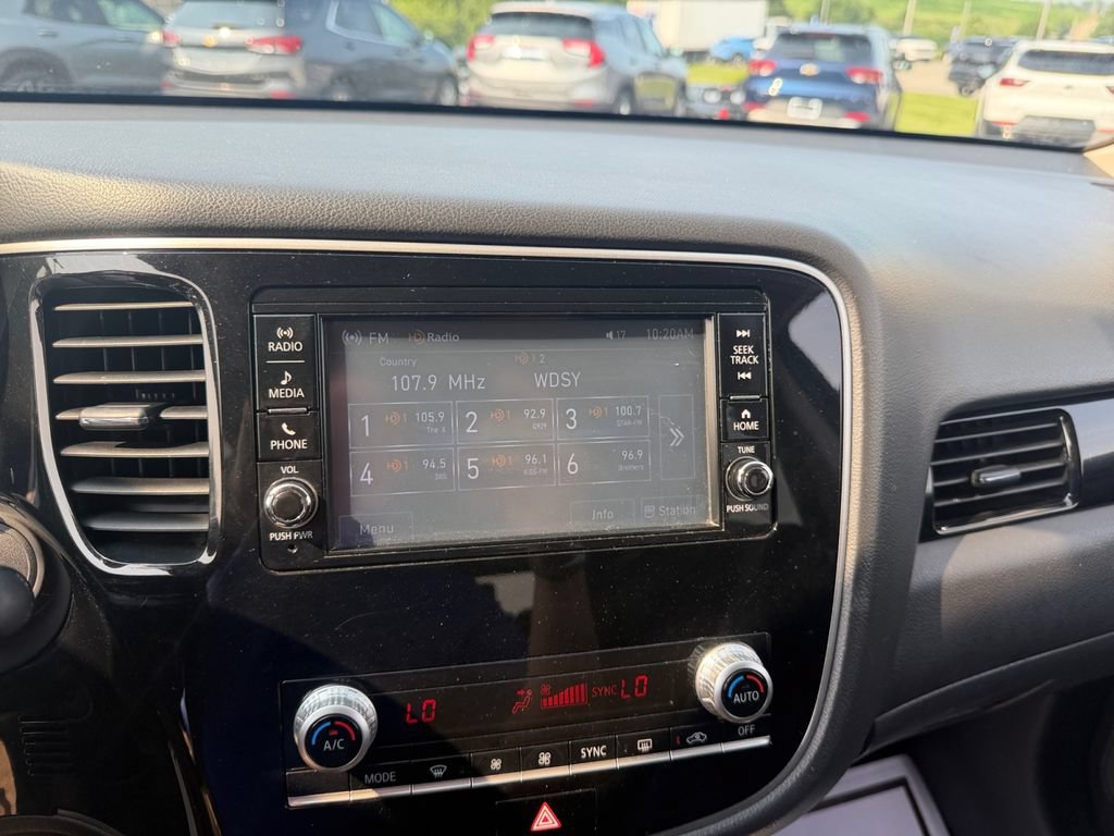 Used 2020 Mitsubishi Outlander SE AWD/4WD image 17