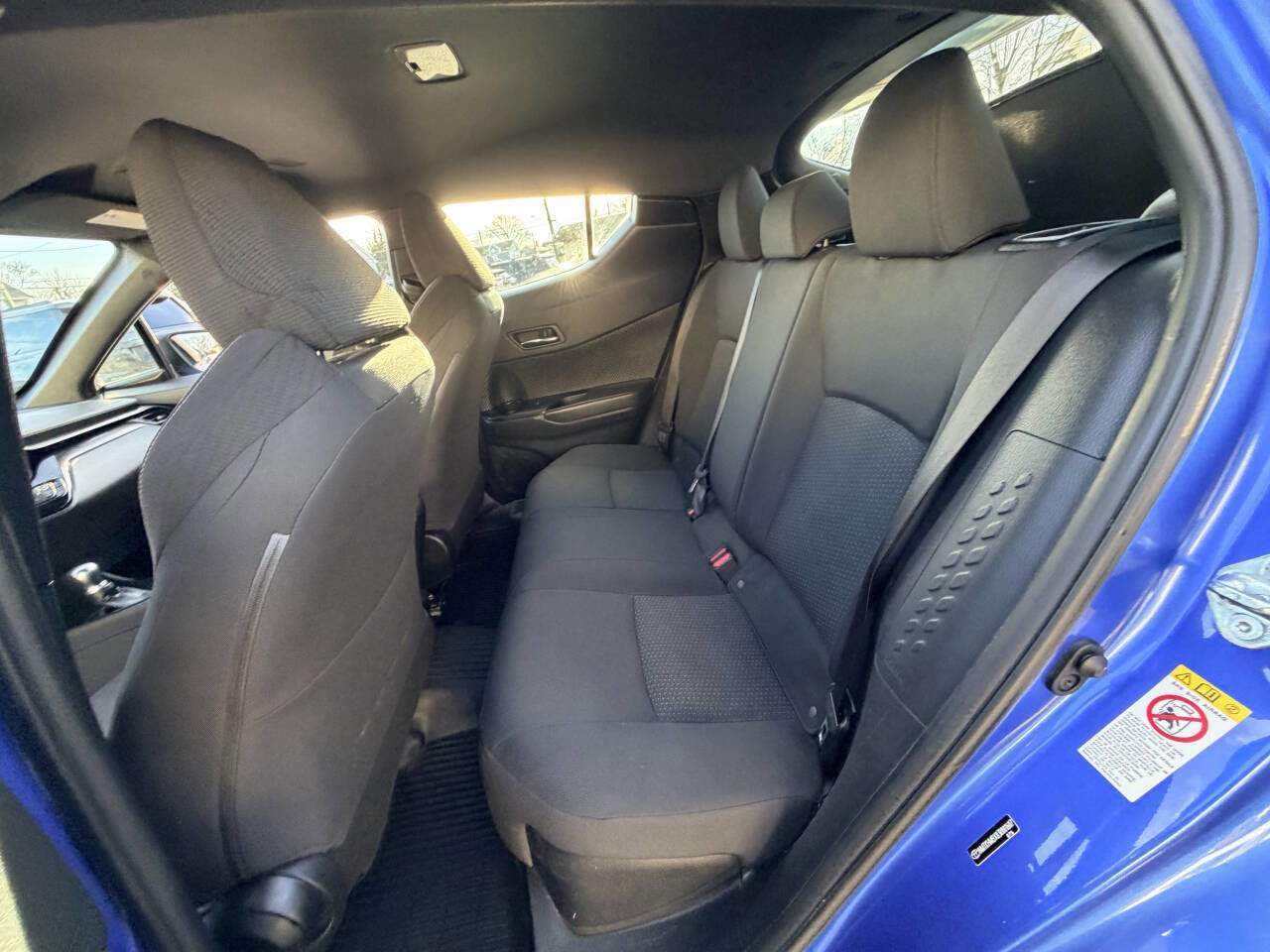 Used 2018 Toyota C-HR XLE 4dr Crossover image 32