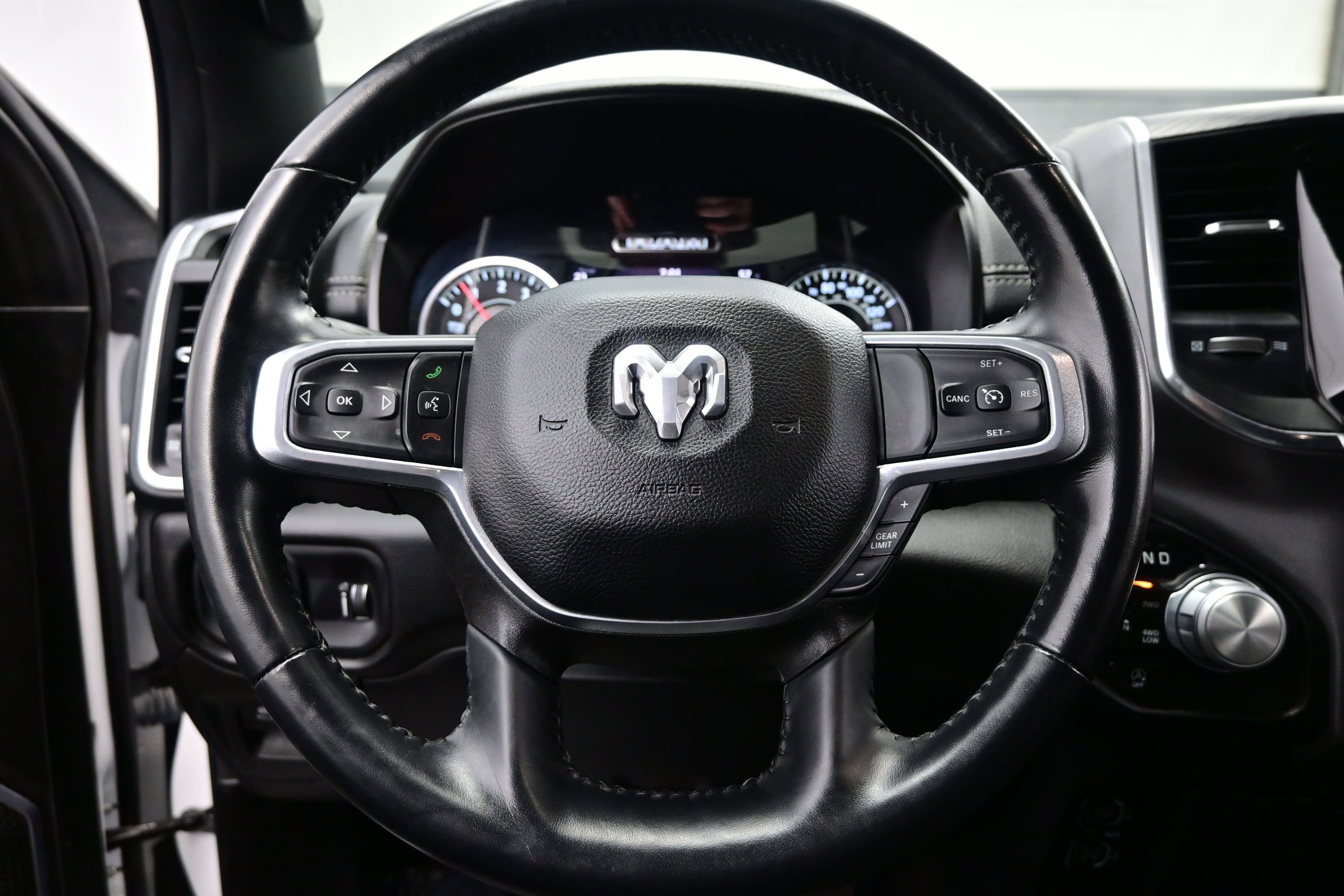 Used 2023 RAM 1500 Laramie AWD/4WD image 22