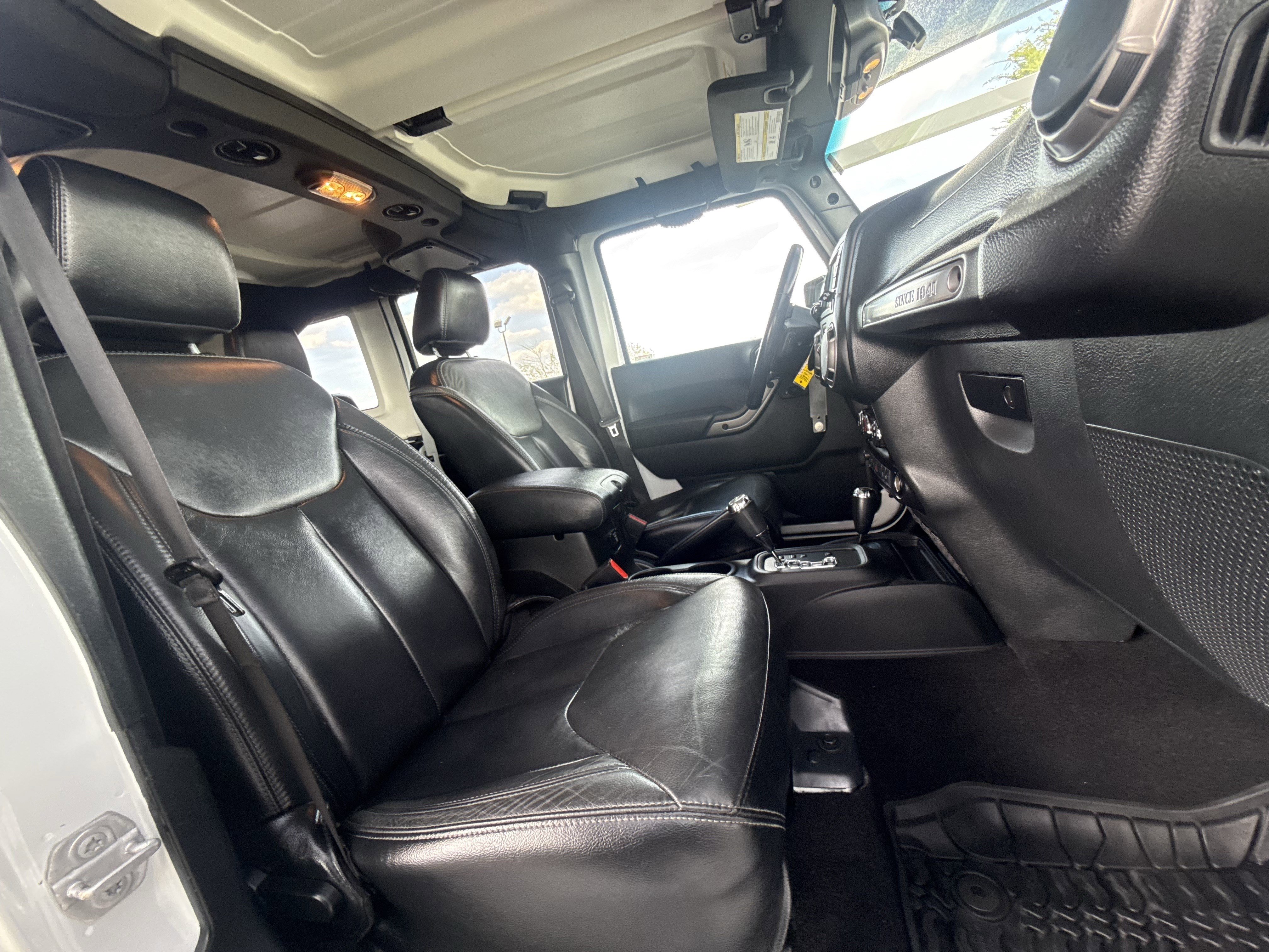 Used 2018 Jeep Wrangler Unlimited Sahara AWD/4WD image 34