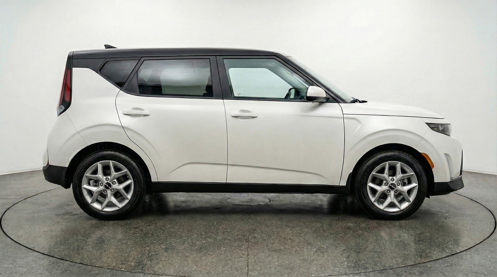 Used 2025 Kia Soul LX w/ LX Technology Package image 11