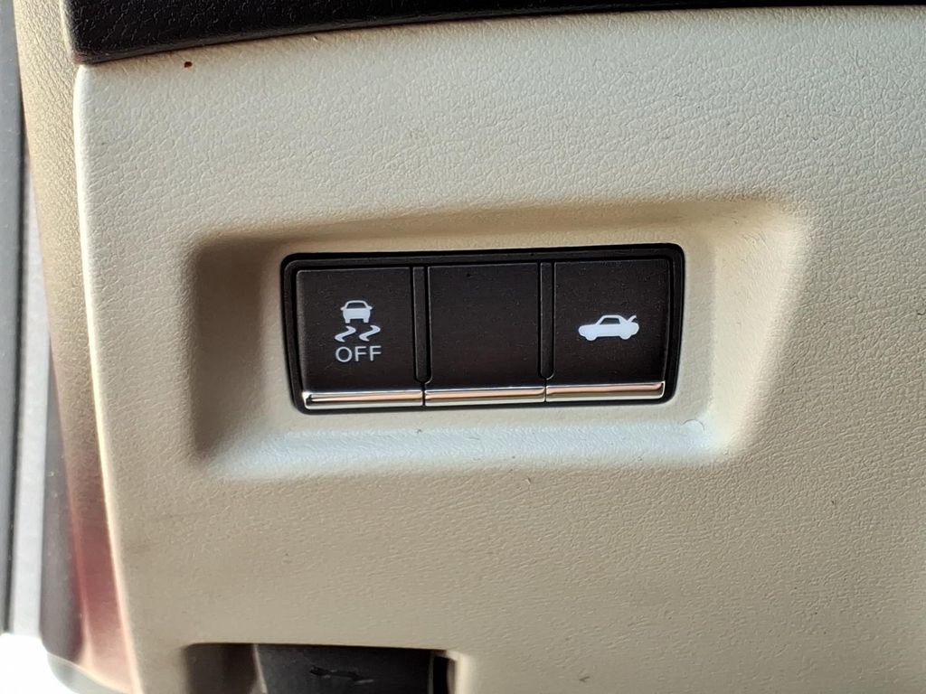 Used 2015 INFINITI Q50 Premium w/ All Weather Package image 17