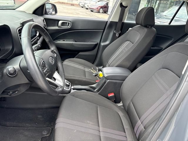 Used 2025 Hyundai Venue SEL FWD image 9