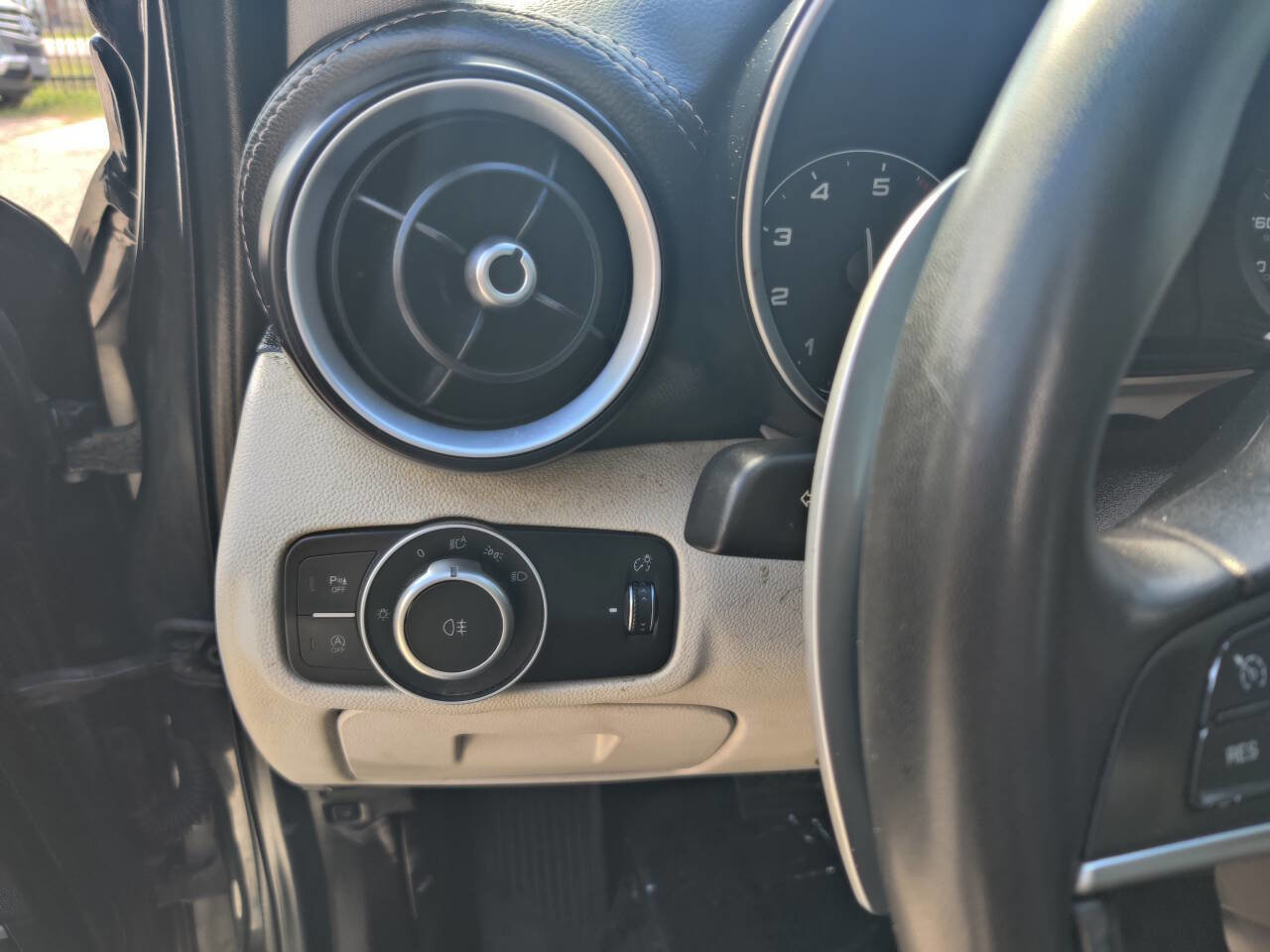 Used 2018 Alfa Romeo Giulia Ti w/ TI Performance Package image 13