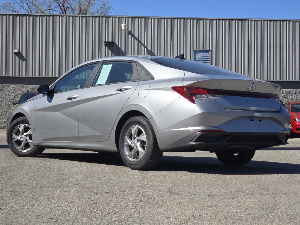 Used 2021 Hyundai Elantra SE w/ Preferred Accessory Package FWD image 11