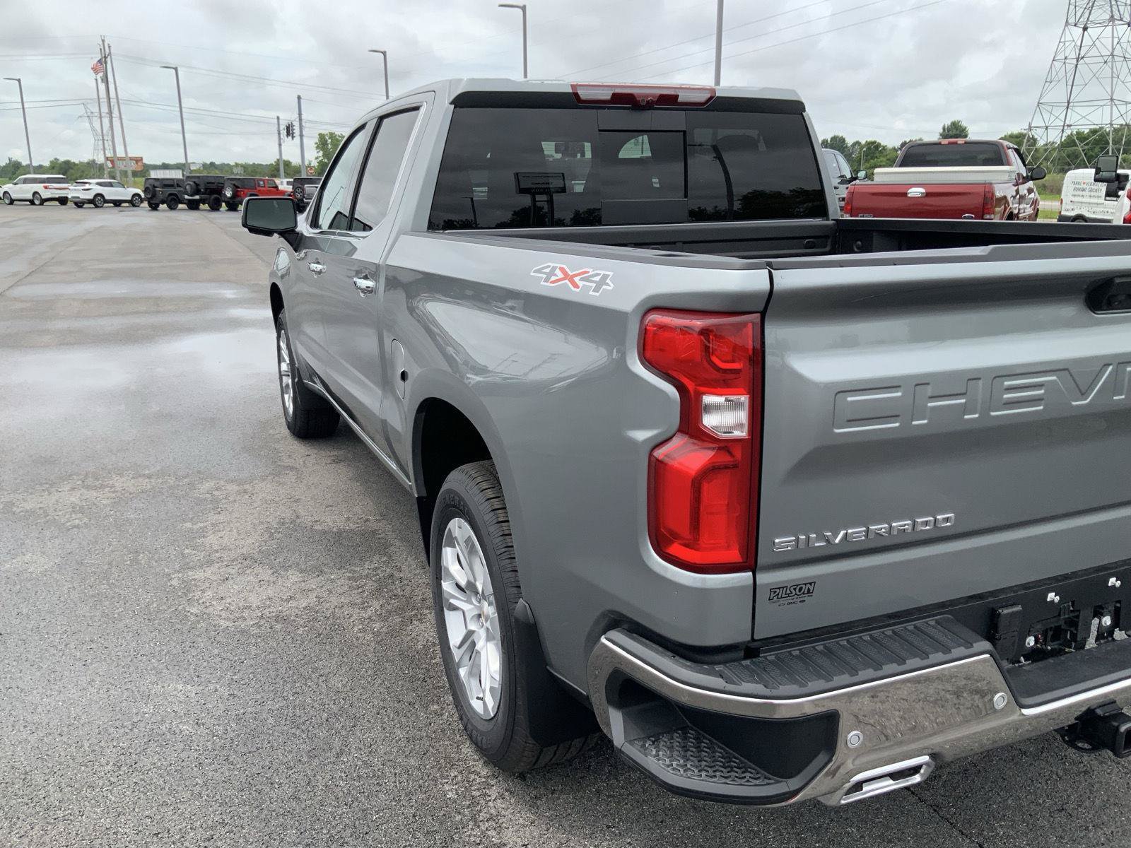 New 2026 Chevrolet Silverado 1500 LTZ w/ LTZ Premium Package AWD/4WD image 16