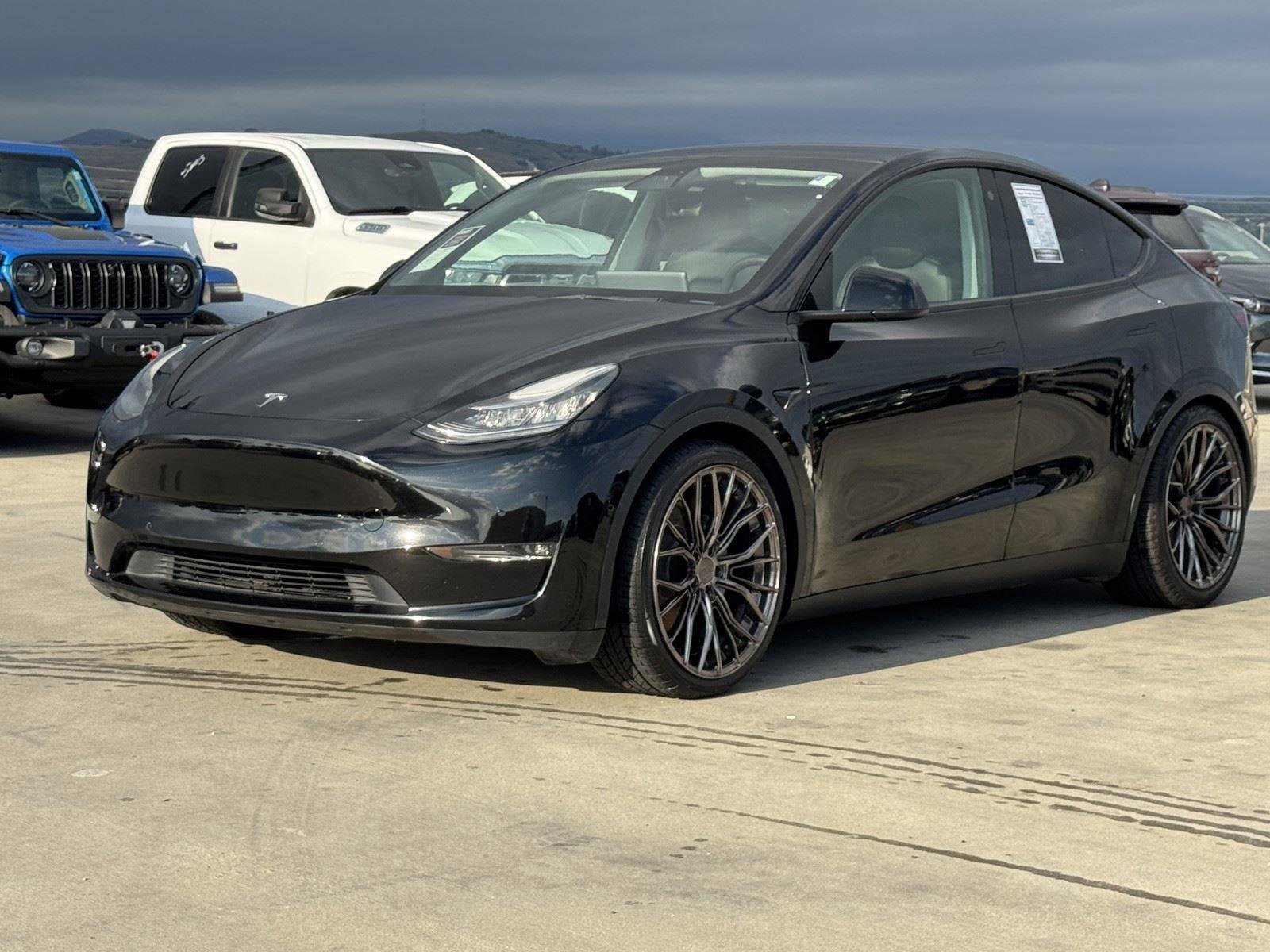 Used 2021 Tesla Model Y Long Range image 3
