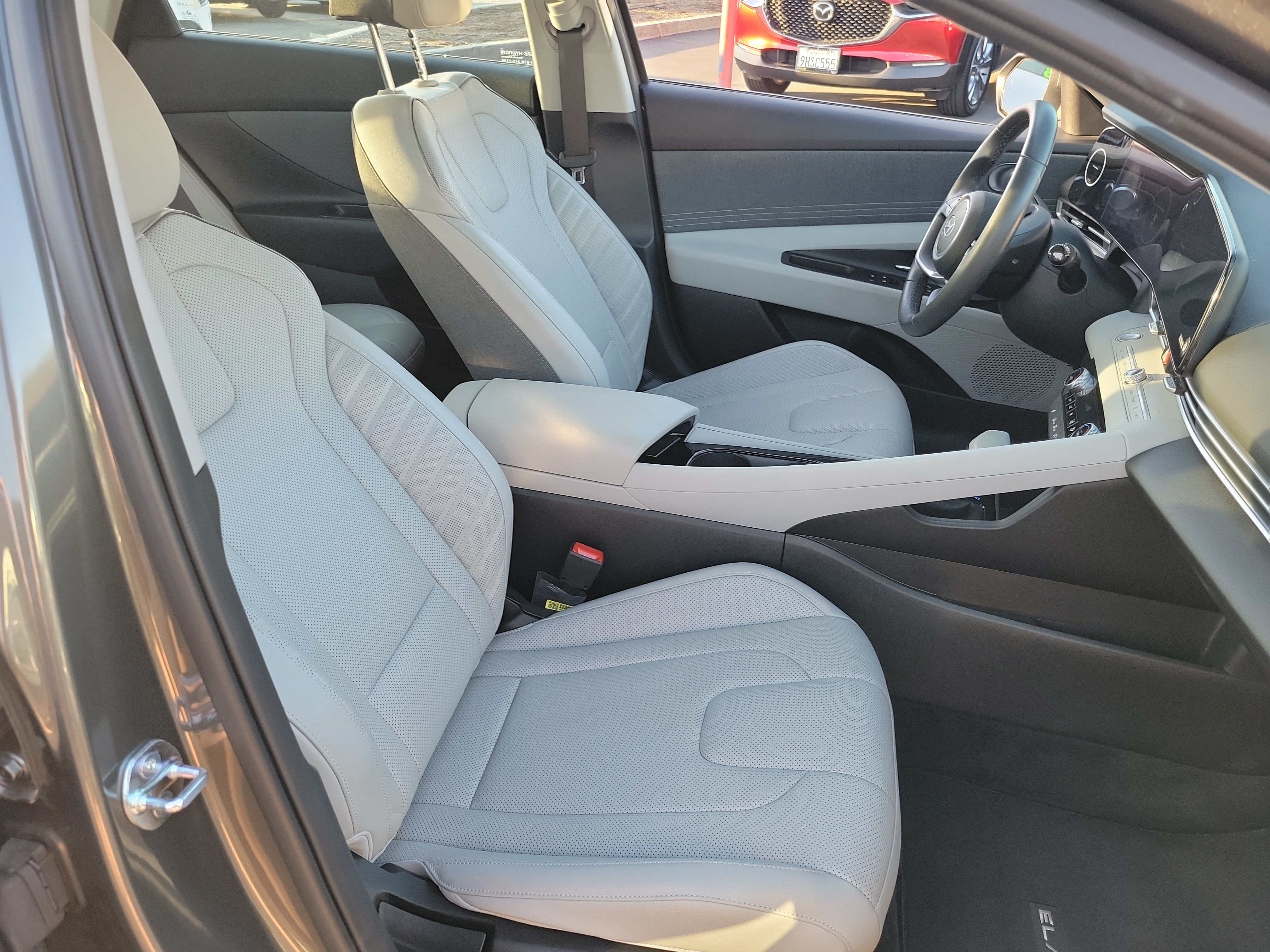 Certified 2025 Hyundai Elantra Limited FWD image 21