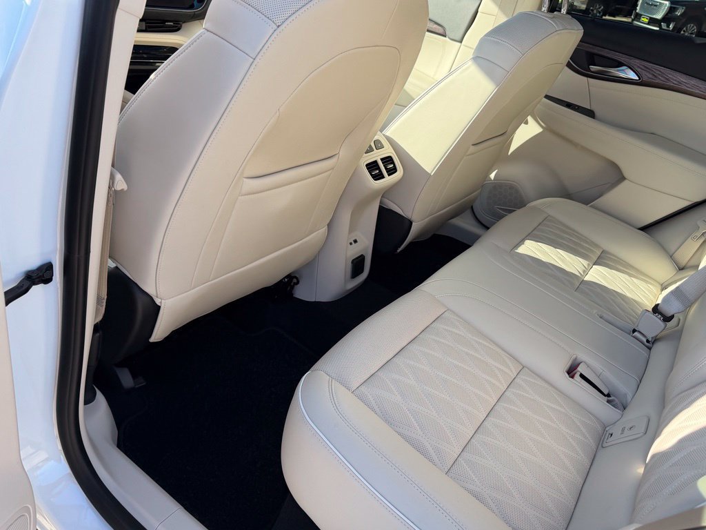 Used 2023 Buick Envision Avenir AWD/4WD image 14