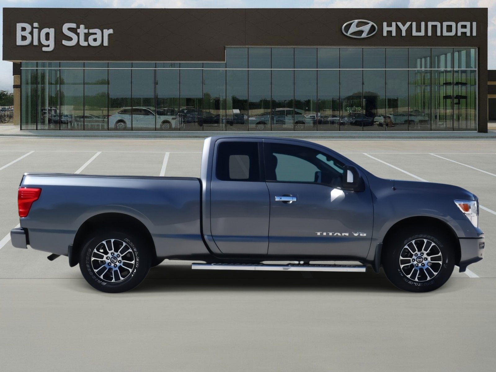 Used 2020 Nissan Titan SV w/ SV Convenience Package image 5