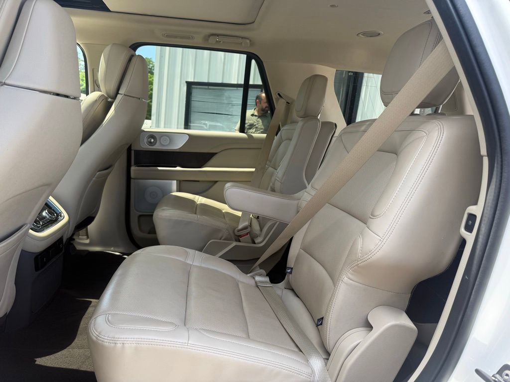 Used 2020 Lincoln Navigator Reserve w/ Luxury Package AWD/4WD image 13