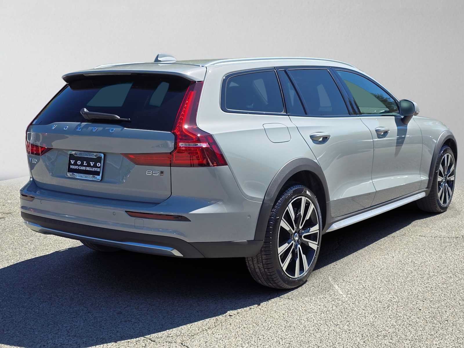 New 2026 Volvo V60 B5 Cross Country Ultra w/ Climate Package AWD/4WD image 3
