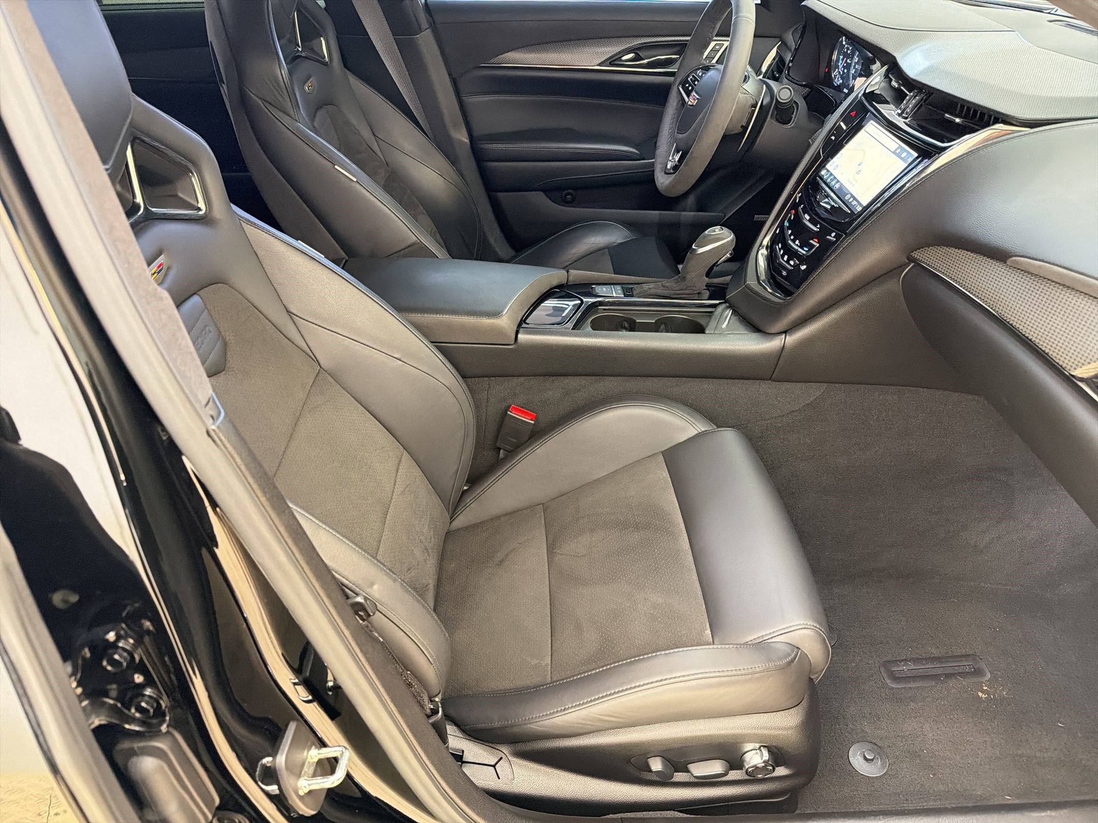 Used 2018 Cadillac CTS V w/ Luxury Package image 30