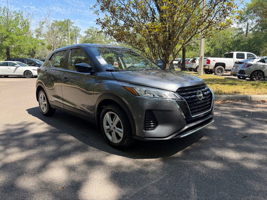 Used 2025 Nissan Kicks Play S FWD image 1