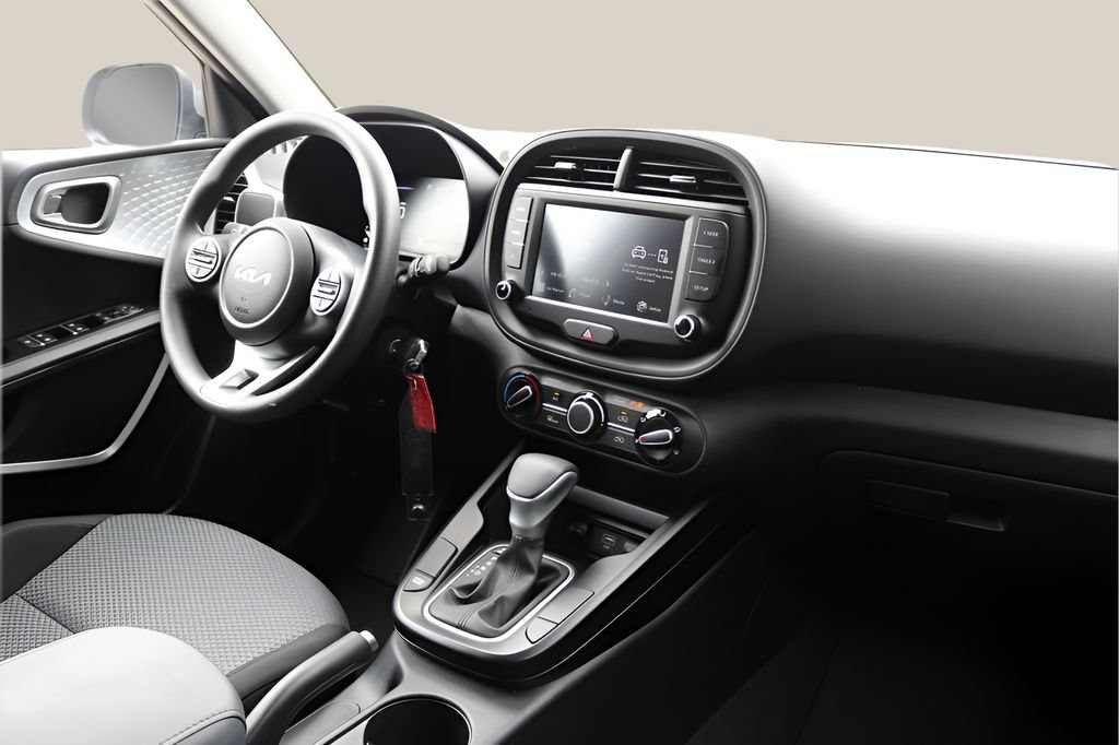 Used 2025 Kia Soul LX w/ LX Technology Package FWD image 19