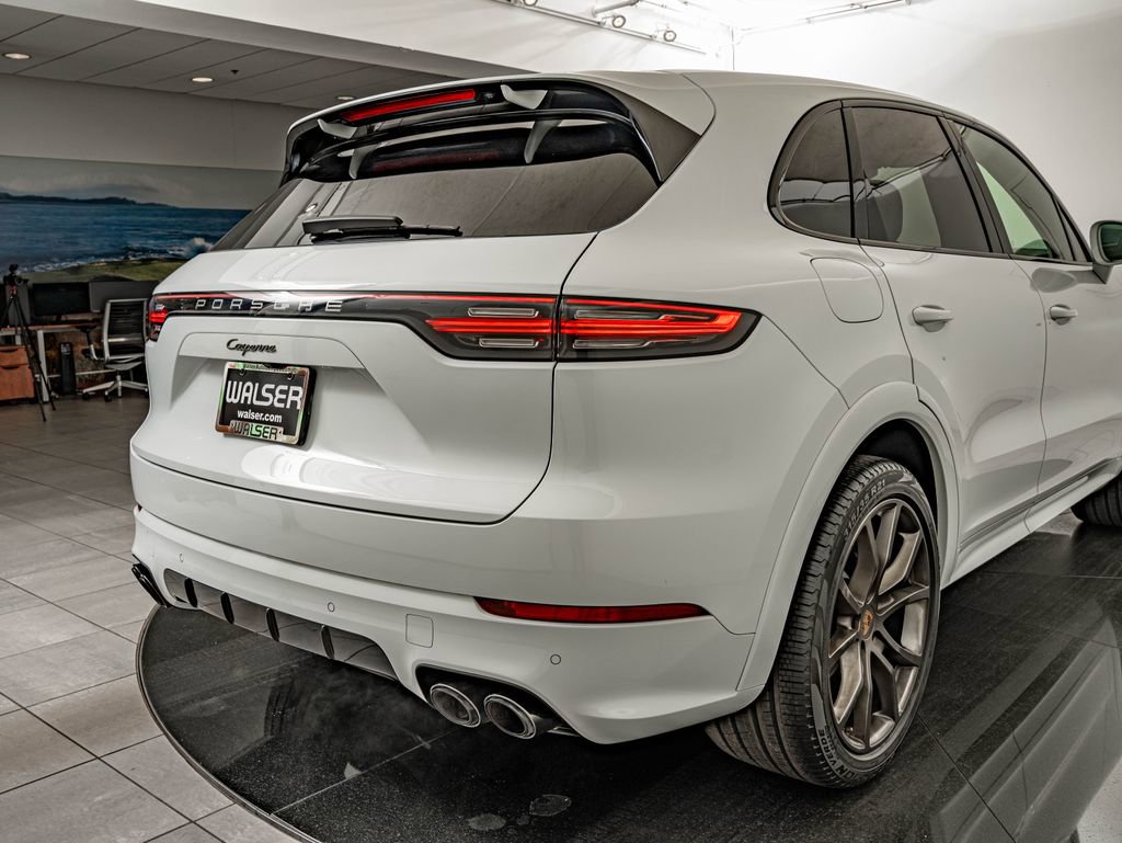 Certified 2023 Porsche Cayenne Platinum Edition image 19
