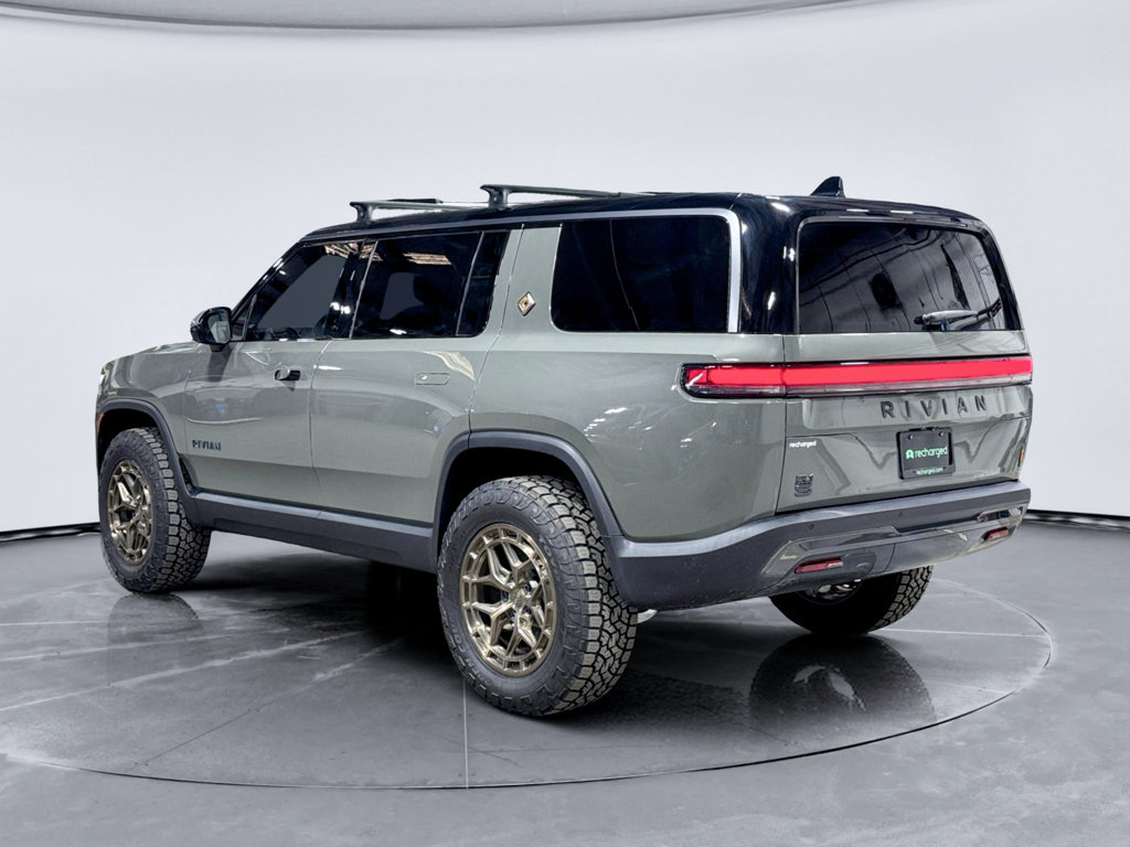 Used 2026 Rivian R1S Premium AWD/4WD image 2