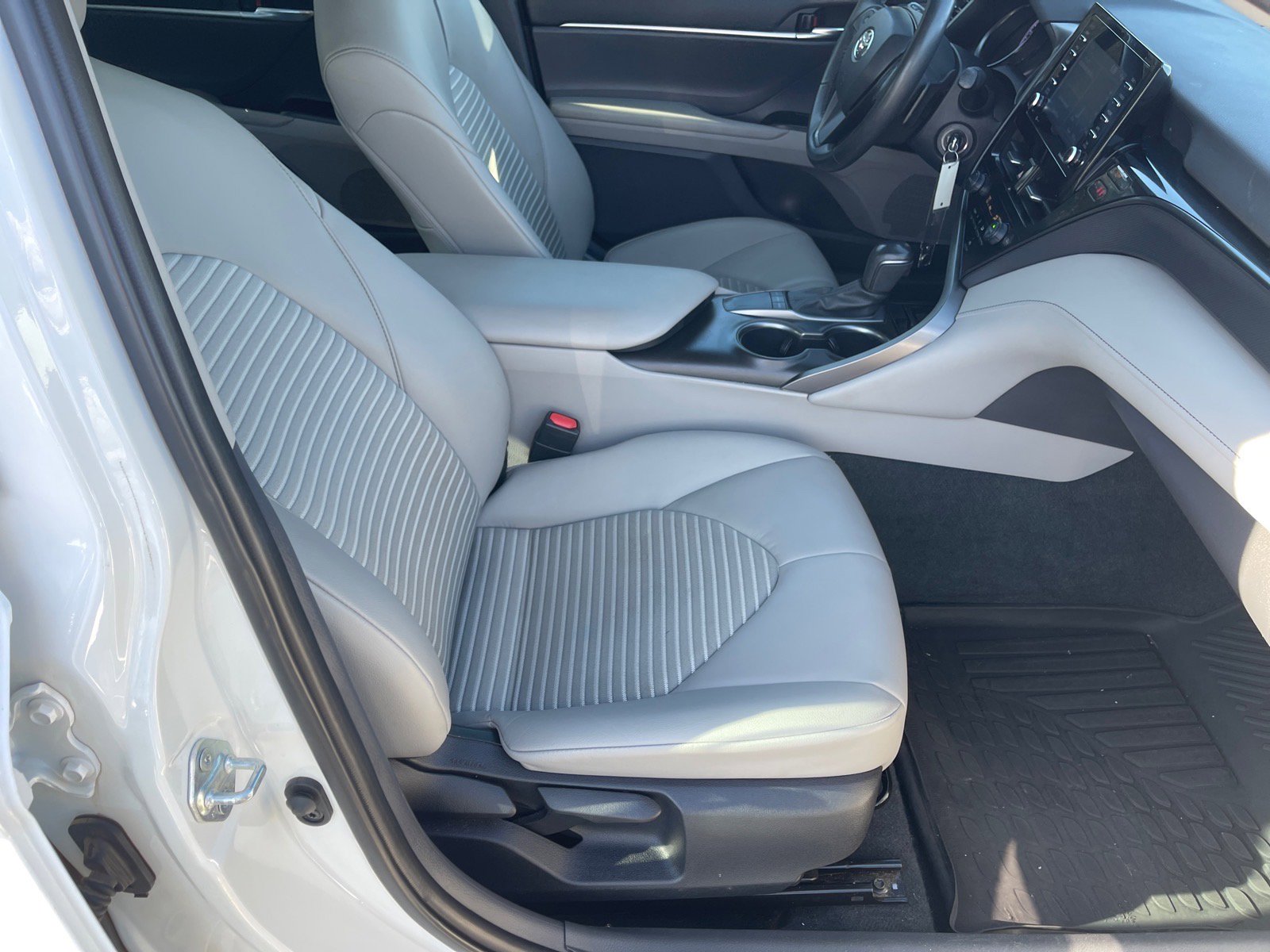 Used 2023 Toyota Camry SE image 19