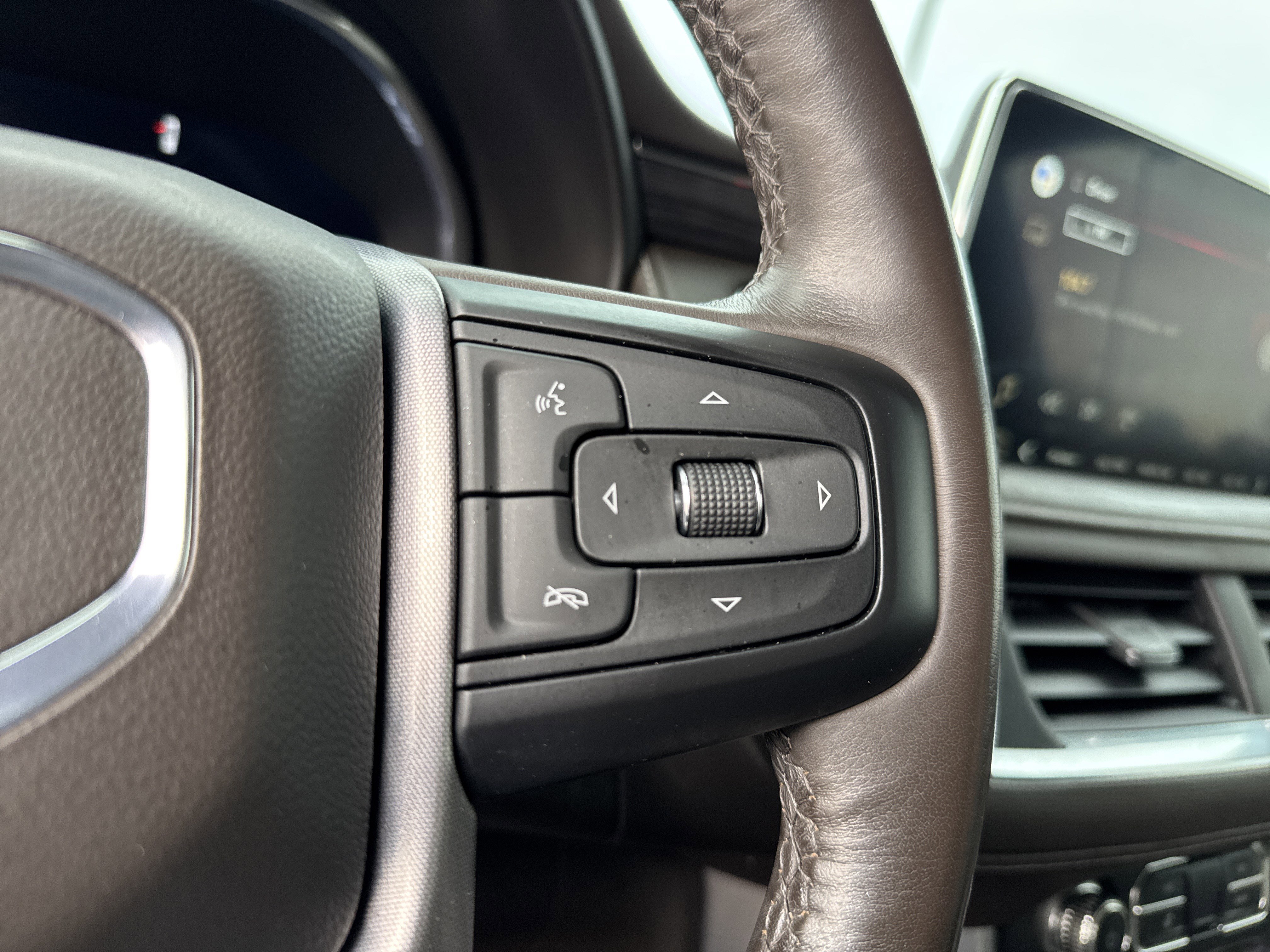 Used 2022 GMC Yukon SLT w/ SLT Premium Package image 20