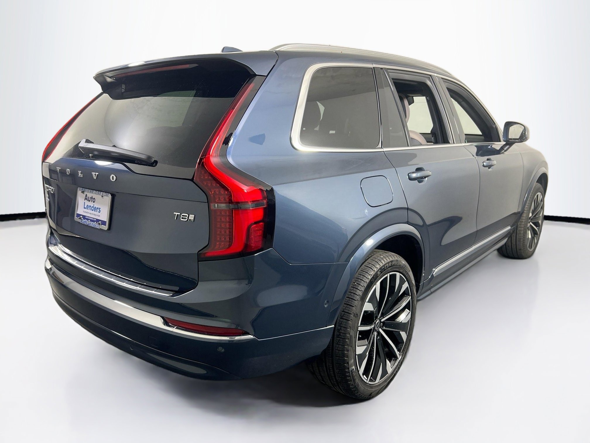 Used 2025 Volvo XC90 T8 Plus w/ Protection Package Premier image 5