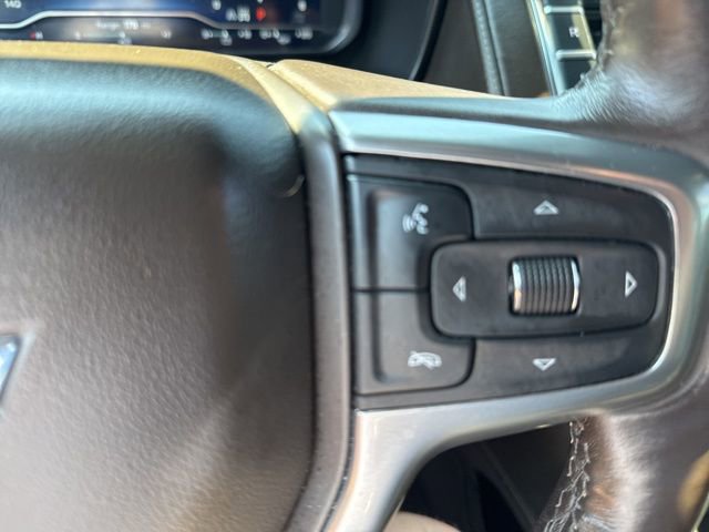 Used 2022 Chevrolet Suburban Z71 w/ Z71 Off-Road Package AWD/4WD image 17