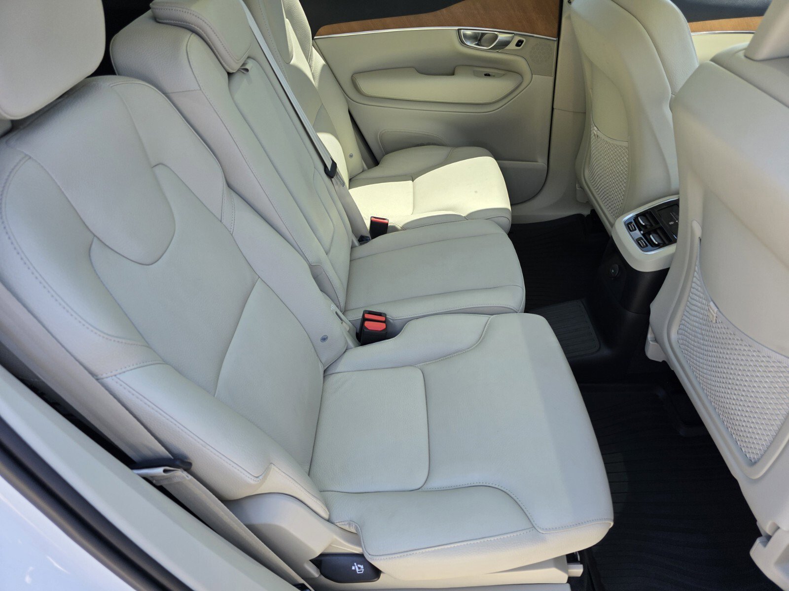 Used 2022 Volvo XC90 T8 Inscription Expression w/ Advanced Package AWD/4WD image 5