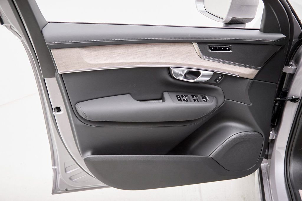 New 2026 Volvo XC90 B6 Core image 9