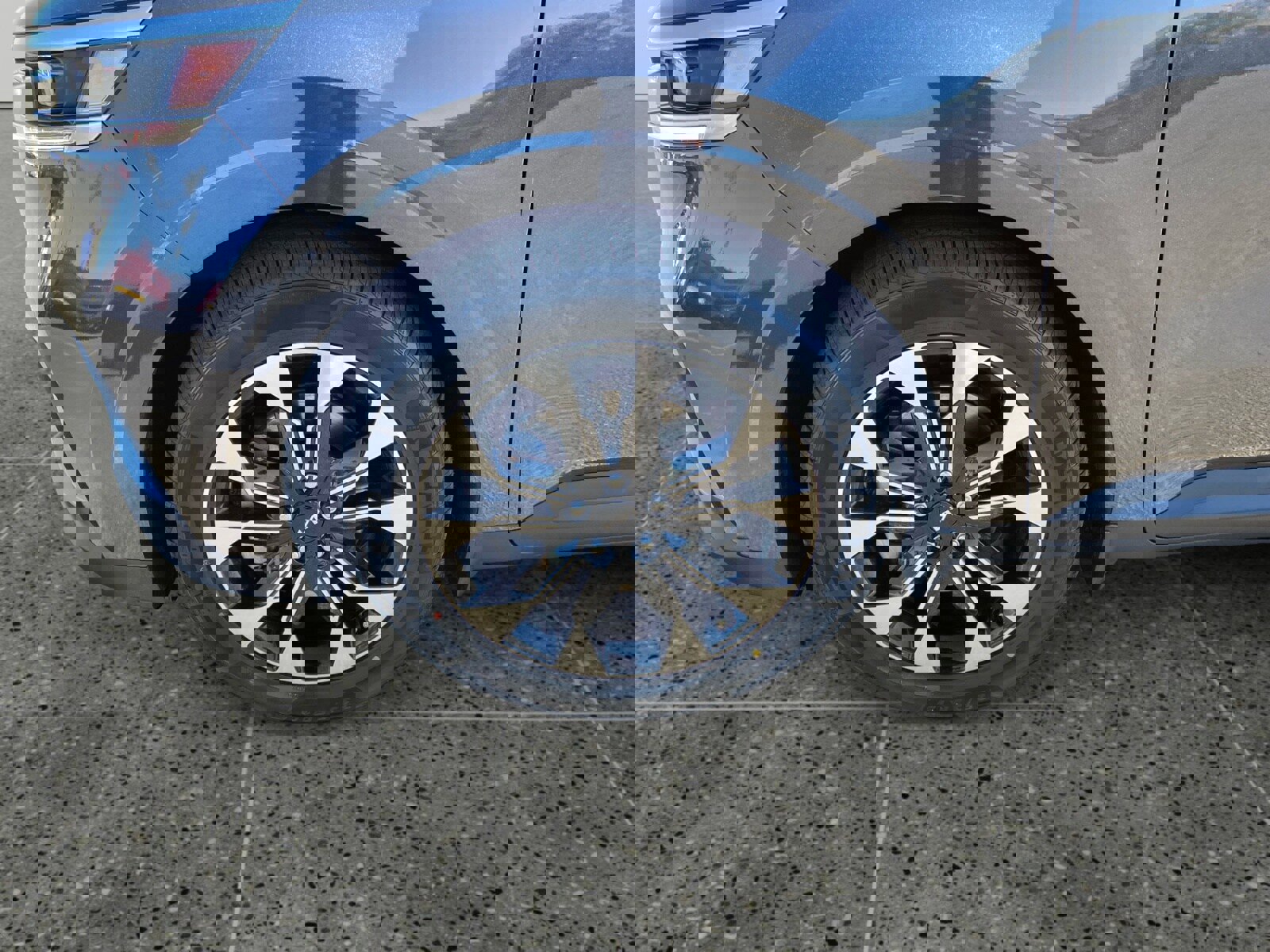 Used 2023 Kia Carnival EX image 14