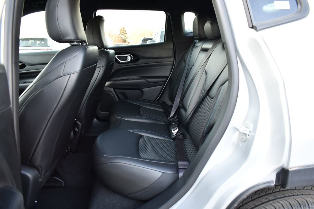 New 2026 Jeep Compass Latitude image 9