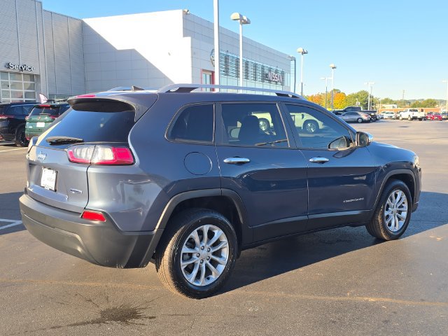 Used 2020 Jeep Cherokee Latitude w/ Cold Weather Group FWD image 3