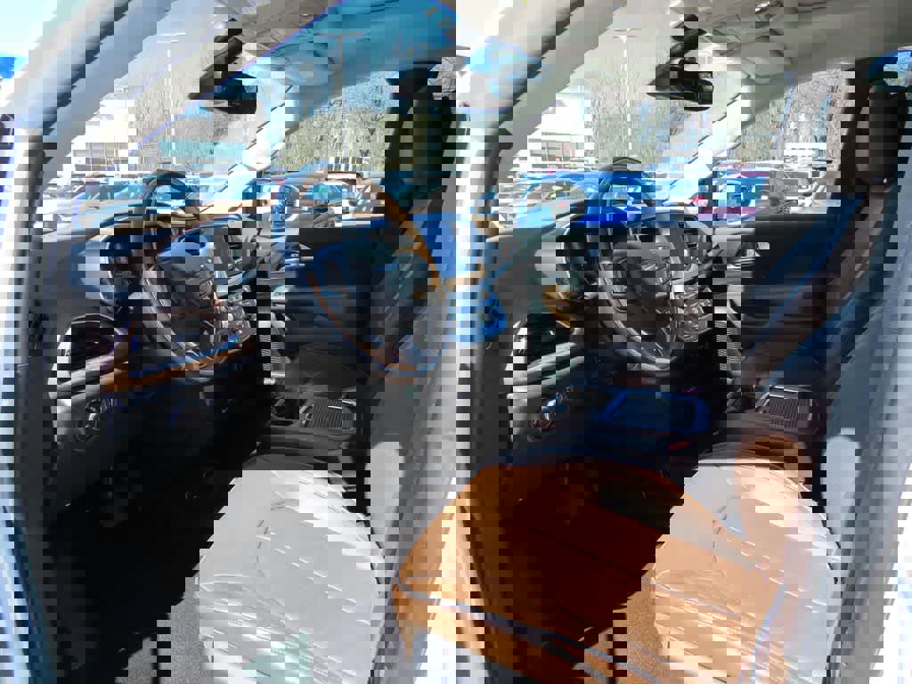 Used 2017 Chrysler Pacifica Limited image 2