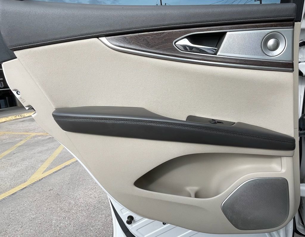 Used 2016 Lincoln MKX Reserve w/ Luxury Package image 36