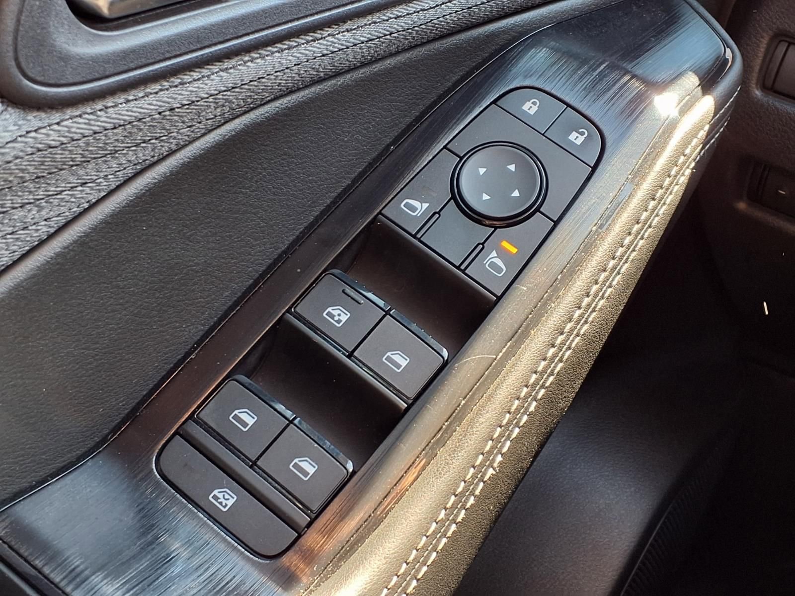 Used 2023 Nissan Rogue SV image 23